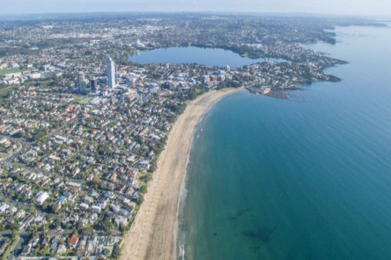 Photo of property in Sentinel Apartments, 1305/3 Northcroft Street, Takapuna, Auckland, 0622