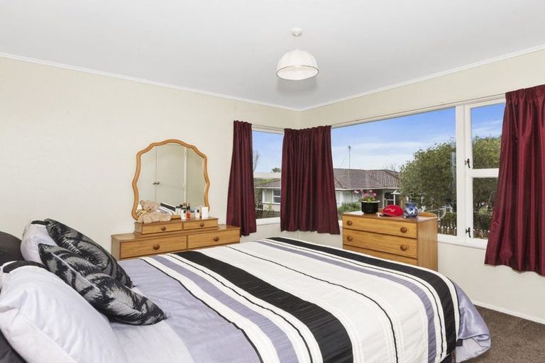 Photo of property in 22 Manapouri Place, Pakuranga Heights, Auckland, 2010