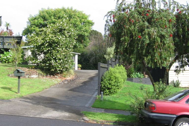 Photo of property in 22 Robbies Road, Shelly Park, Auckland, 2014