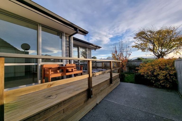 Photo of property in 1/5 Florance Place, Parklands, Christchurch, 8083