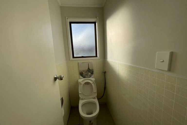 Photo of property in 5 Booralee Avenue, Botany Downs, Auckland, 2010