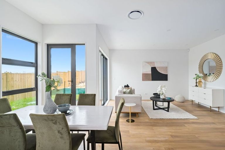 Photo of property in 44 Taipahitini Road, Rosehill, 2113