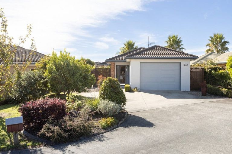 Photo of property in 54 Mcleod Place, Papamoa Beach, Papamoa, 3118