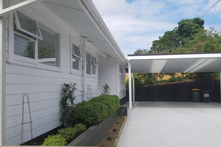 Photo of property in 8 Peter Terrace, Castor Bay, Auckland, 0620