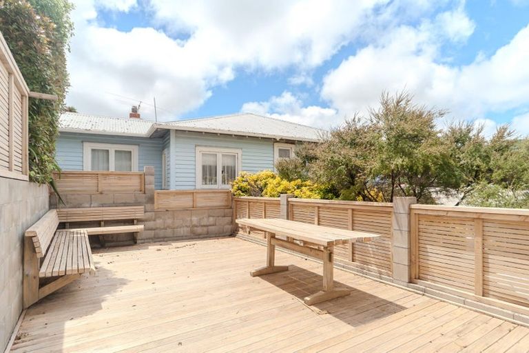 Photo of property in 64 Eden Street, Island Bay, Wellington, 6023