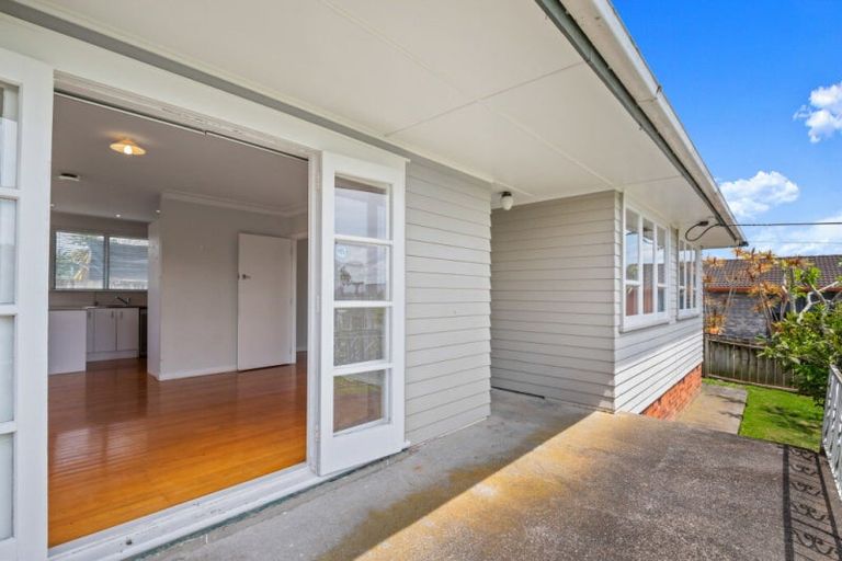 Photo of property in 71 Sylvan Crescent, Te Atatu South, Auckland, 0610