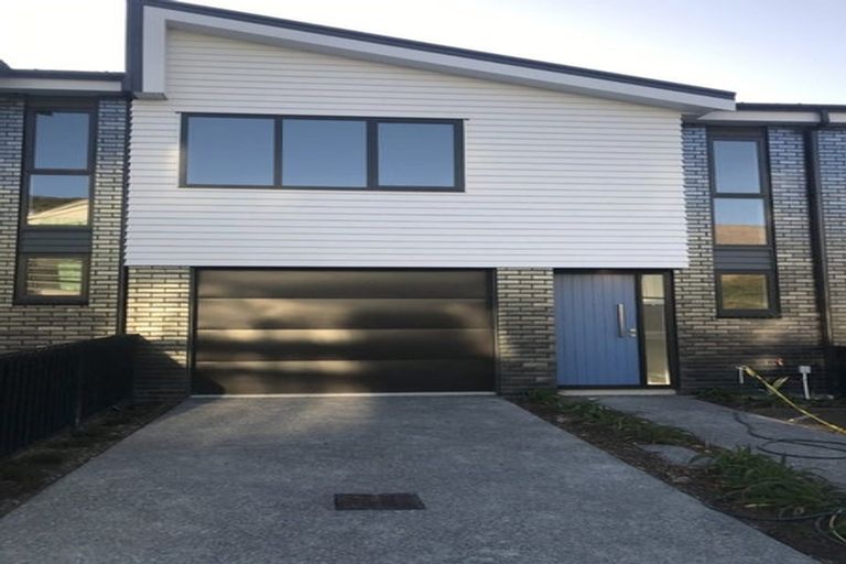 Photo of property in 28 Holystone Road, Whitby, Porirua, 5024