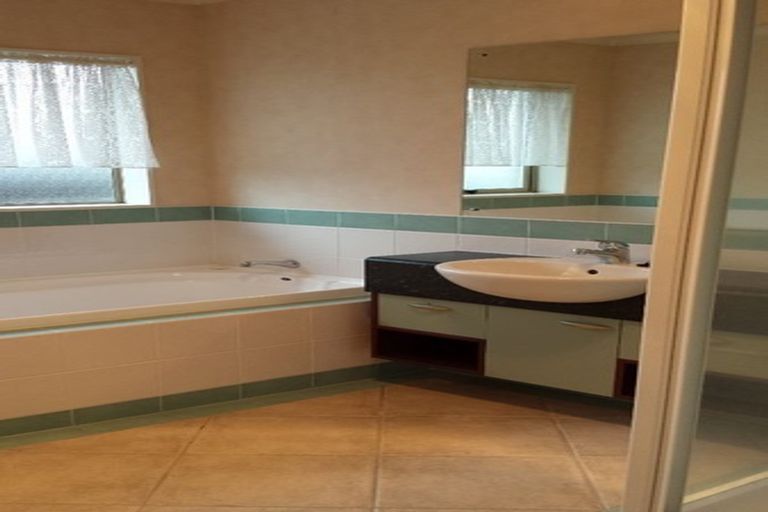 Photo of property in 18 Clavoy Place, East Tamaki, Auckland, 2016