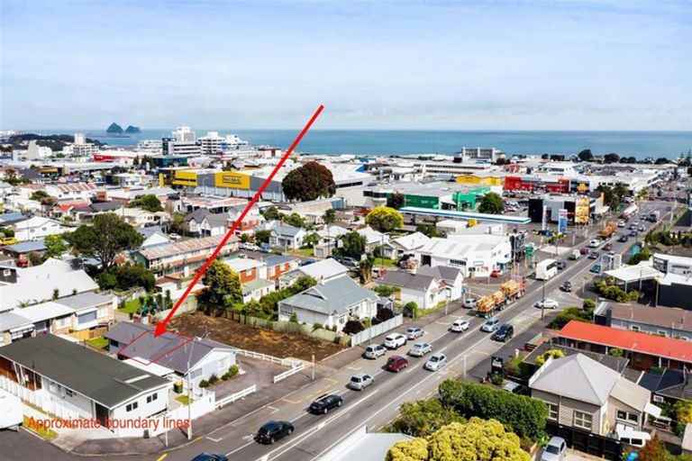 Photo of property in 76b Eliot Street, New Plymouth, 4310