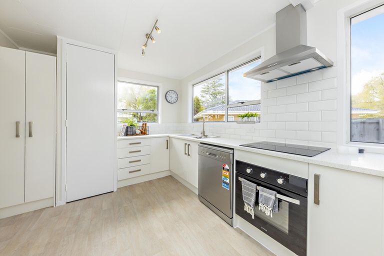 Photo of property in 14 Chantal Place, Red Hill, Papakura, 2110