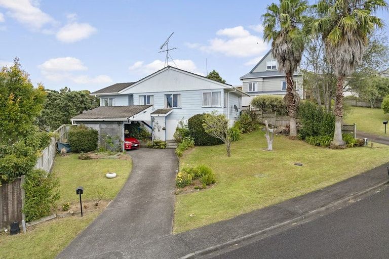Photo of property in 6 Tetrarch Place, Totara Vale, Auckland, 0629