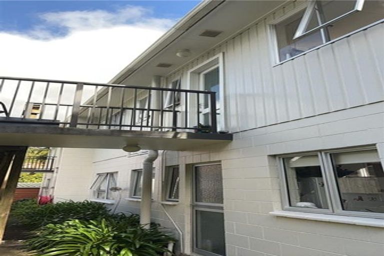Photo of property in 31 Cumberland Street, Merrilands, New Plymouth, 4312