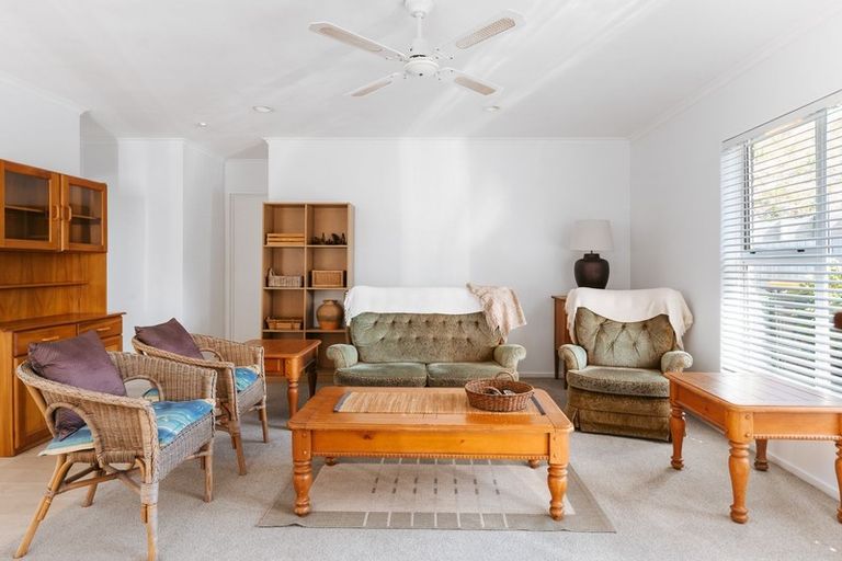 Photo of property in 4 Beach Grove, Omokoroa, 3114