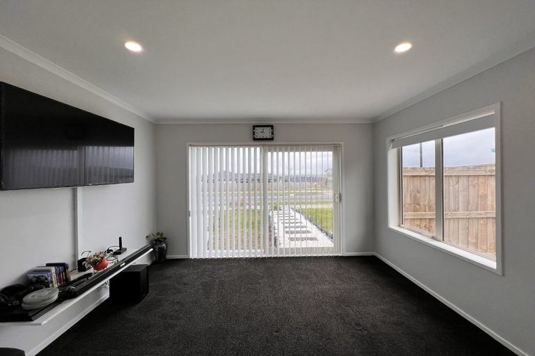 Photo of property in 30 Opouatu Avenue, Glenbrook, 2681