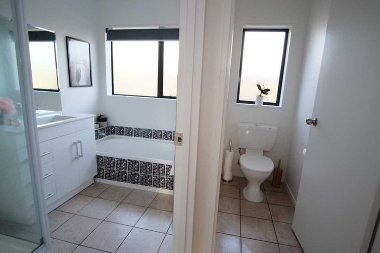 Photo of property in 8 Kalgan Place, Burswood, Auckland, 2013