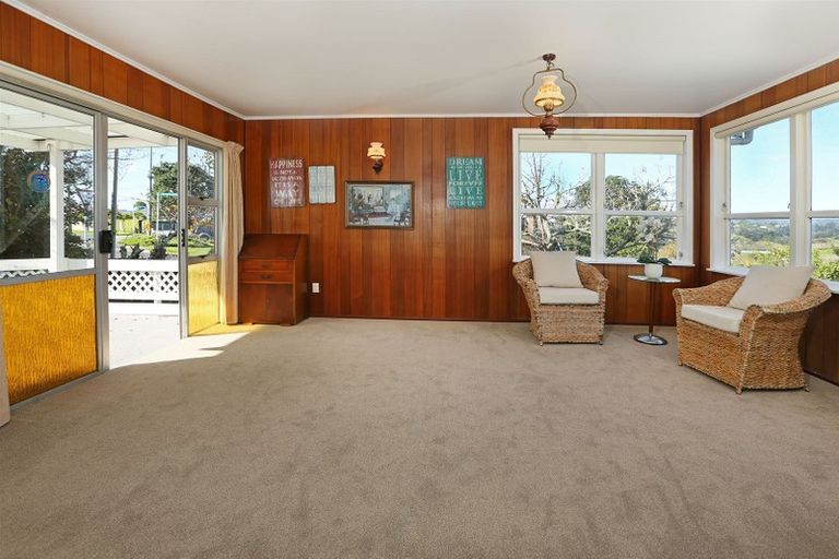 Photo of property in 274 Sturges Road, Henderson, Auckland, 0612