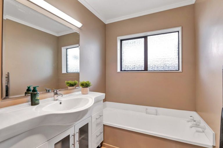 Photo of property in 1/17 Roy Terrace, Moturoa, New Plymouth, 4310