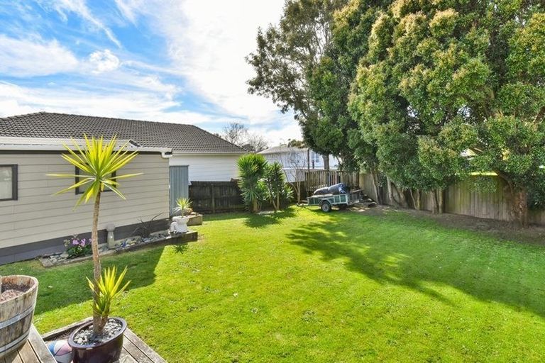 Photo of property in 4 Lyndon Place, Manurewa, Auckland, 2102