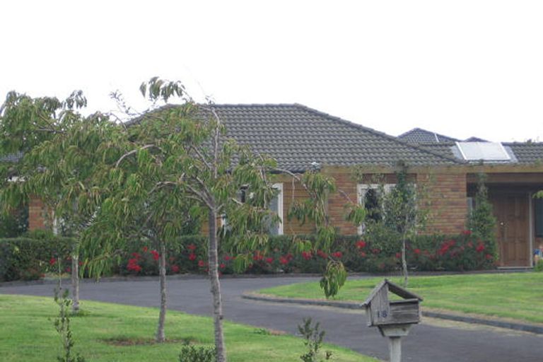Photo of property in 18 Burgundy Park Avenue, Henderson, Auckland, 0612
