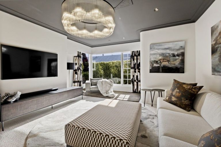 Photo of property in 11 Cedar Drive, Kelvin Heights, Queenstown, 9300