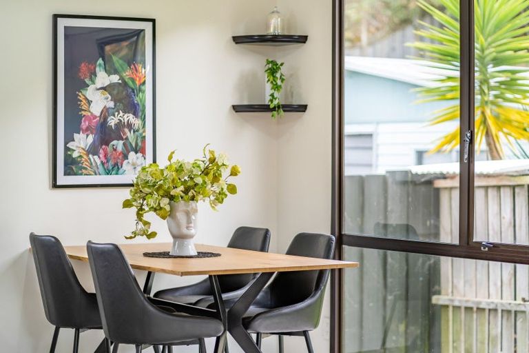 Photo of property in 33 Hartford Crescent, Totara Park, Upper Hutt, 5018