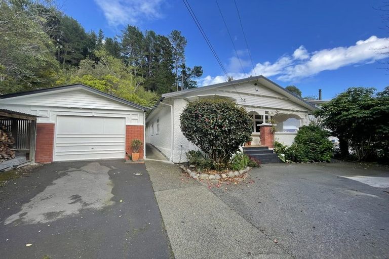 Photo of property in 12 Elmslie Road, Pinehaven, Upper Hutt, 5019