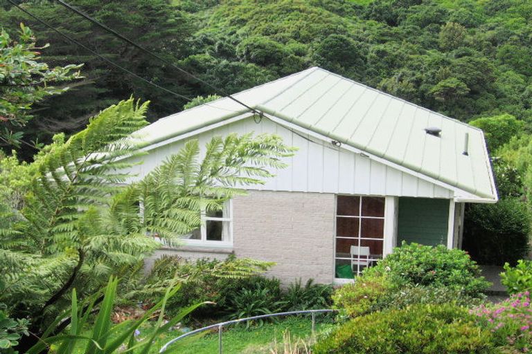 Photo of property in 18 Doris Gordon Crescent, Crofton Downs, Wellington, 6035