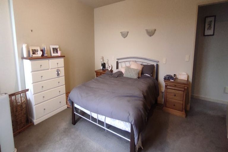 Photo of property in 1/170 East Coast Road, Forrest Hill, Auckland, 0620