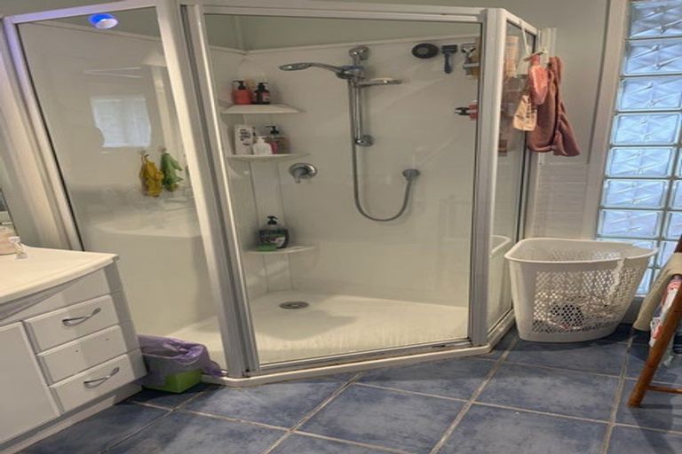 Photo of property in 125 Millbrook Road, Sunnyvale, Auckland, 0612