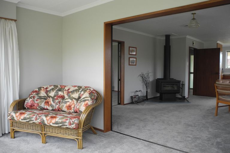 Photo of property in 11 Oxford Street, Waimate, 7924