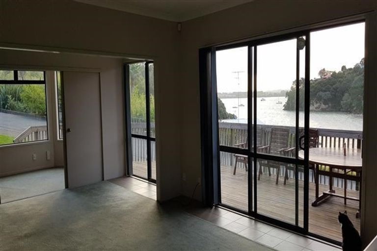 Photo of property in 103 Island Bay Road, Beach Haven, Auckland, 0626