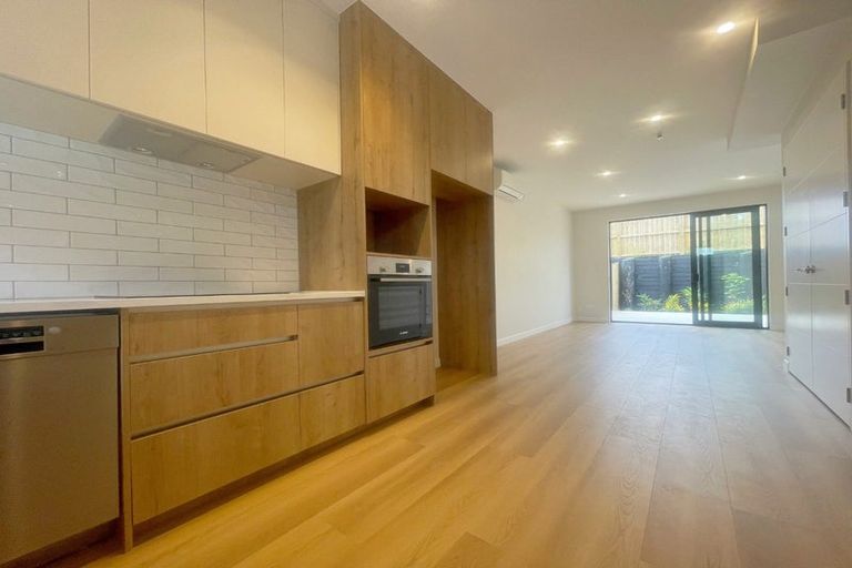 Photo of property in 23 Kuaha Road, Massey, Auckland, 0614