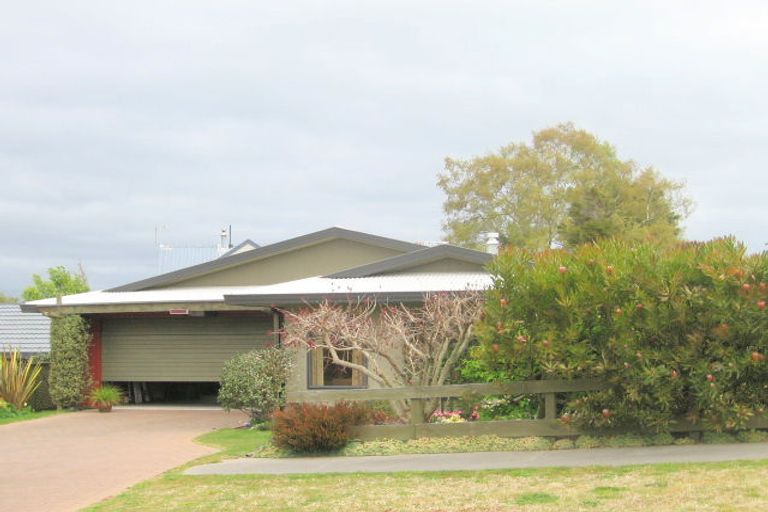 Photo of property in 2/14 Robinson Terrace, Rangatira Park, Taupo, 3330