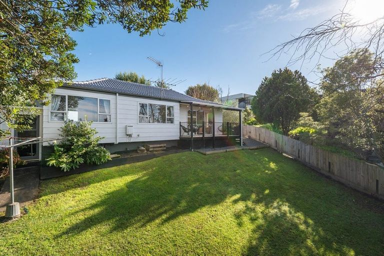 Photo of property in 1/6 Phillipa Place, Browns Bay, Auckland, 0630