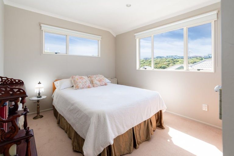 Photo of property in 2 Derry Hill, Churton Park, Wellington, 6037