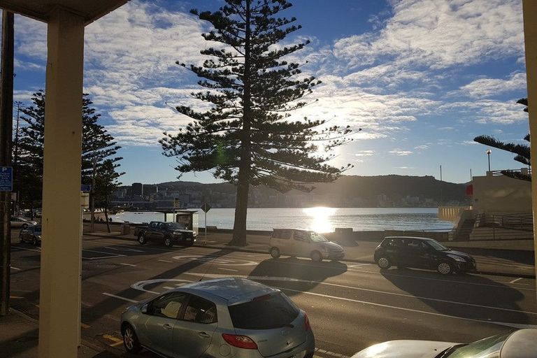 Photo of property in 242 Oriental Parade, Oriental Bay, Wellington, 6011