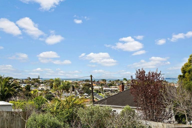 Photo of property in 81 Forrest Hill Road, Milford, Auckland, 0620