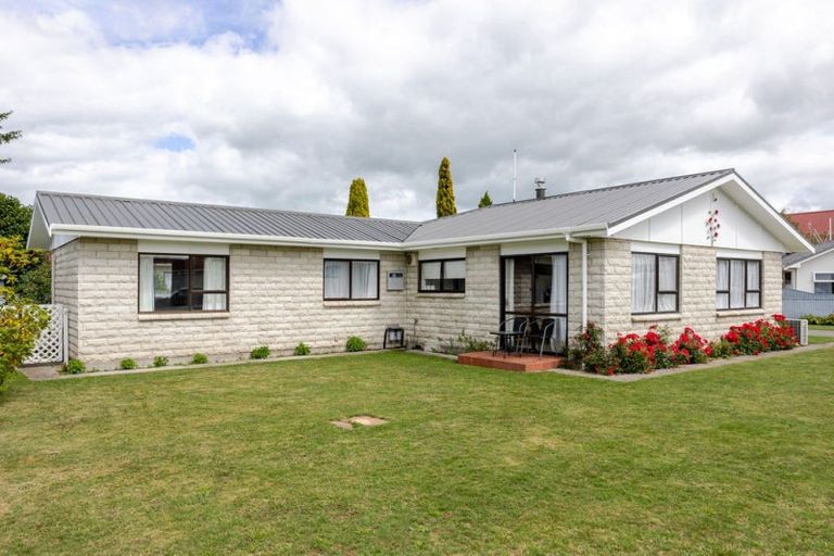 Photo of property in 44 Allardice Street, Dannevirke, 4930