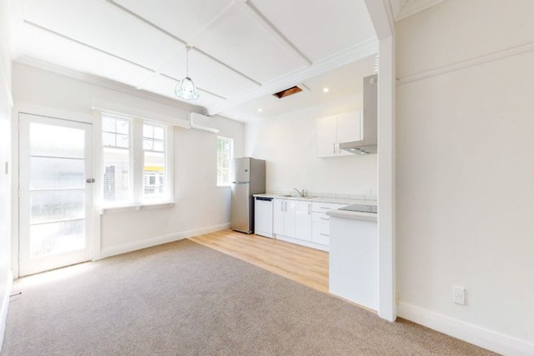 Photo of property in 18 Waipapa Terrace, Hataitai, Wellington, 6021