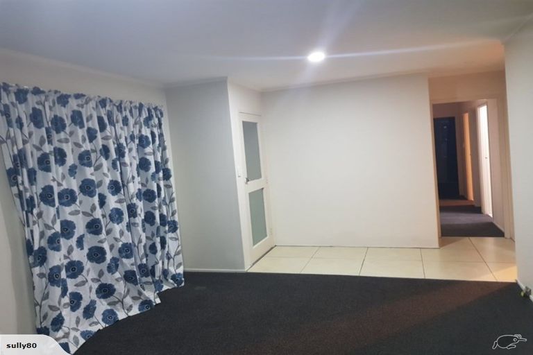 Photo of property in 8 Pukeroa Place, Papakura, 2110
