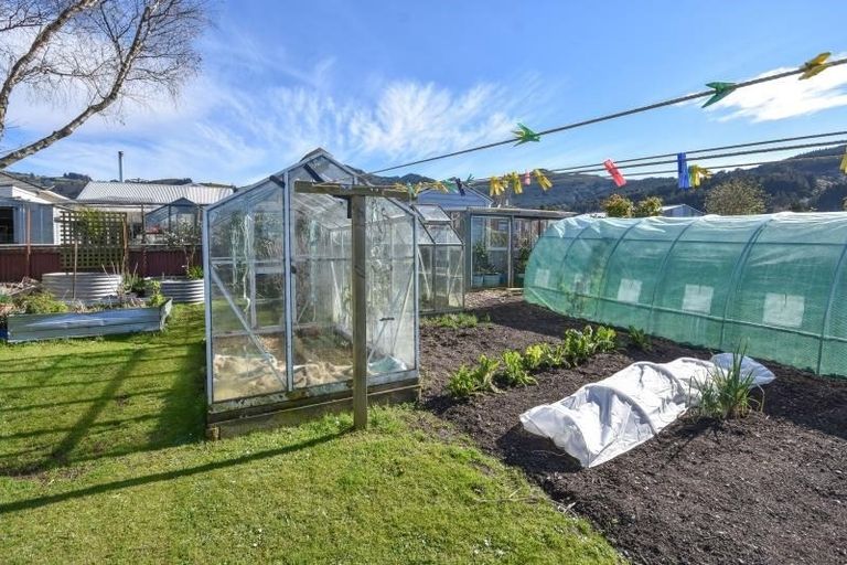 Photo of property in 21 Blackman Avenue, Sawyers Bay, Port Chalmers, 9023