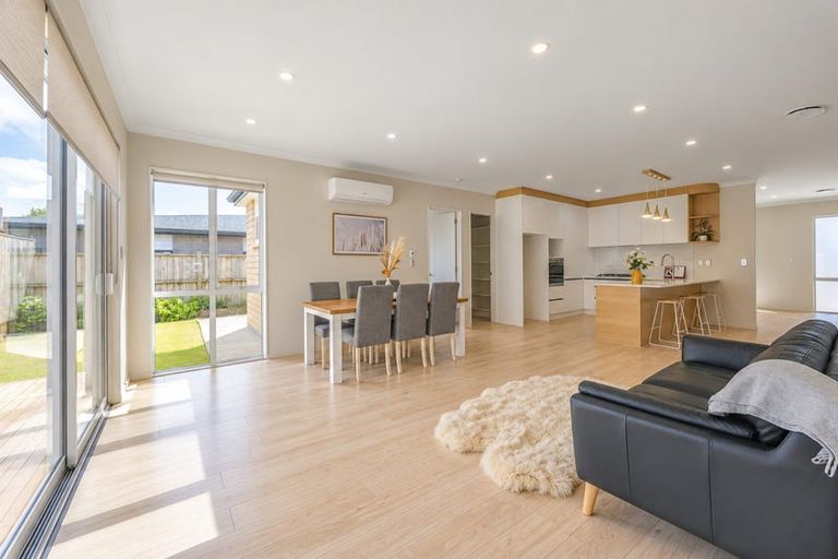 Photo of property in 3 Konoba Avenue, Kumeu, 0810