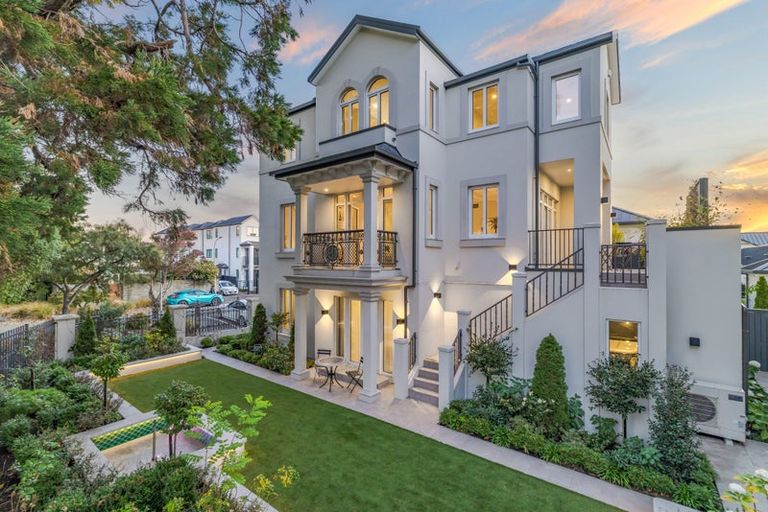 Photo of property in 2 Ayr Street, Riccarton, Christchurch, 8011