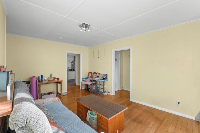 Photo of property in 35 Attlee Crescent, Bryndwr, Christchurch, 8053