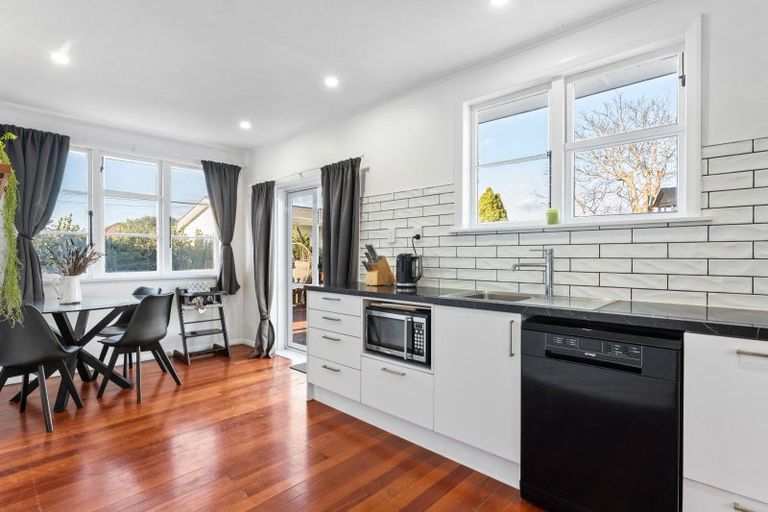 Photo of property in 21 Hadfield Crescent, College Estate, Whanganui, 4500