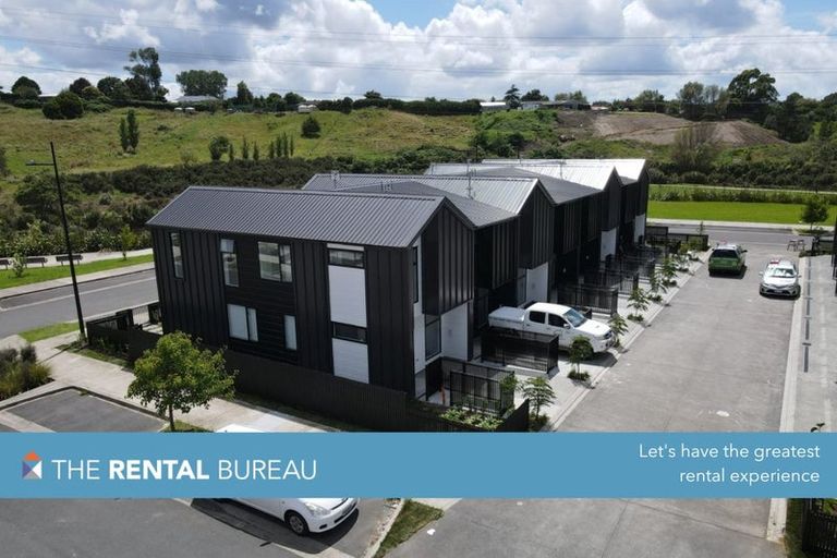 Photo of property in 12 Tuputupu Drive, Kumeu, 0810