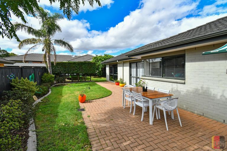 Photo of property in 204 Wattle Farm Road, Wattle Downs, Auckland, 2103