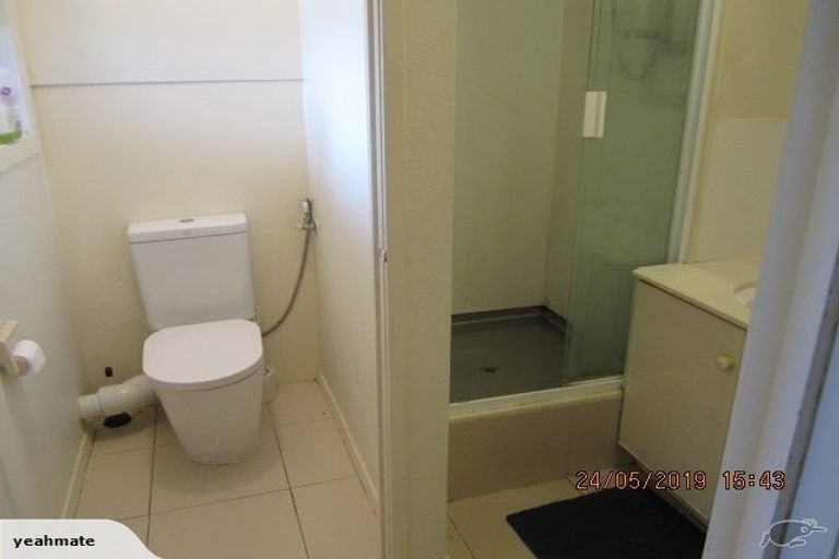 Photo of property in 287 Glenfield Road, Glenfield, Auckland, 0629