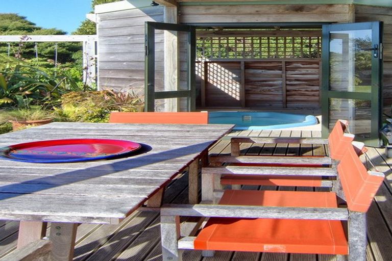 Photo of property in 126 Lone Kauri Road, Karekare, Auckland, 0772