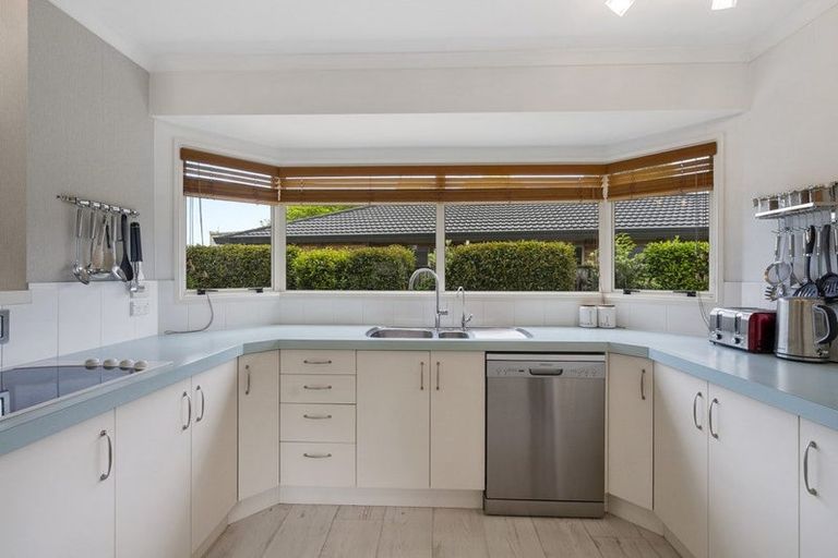 Photo of property in 430 Mangorei Road, Highlands Park, New Plymouth, 4312